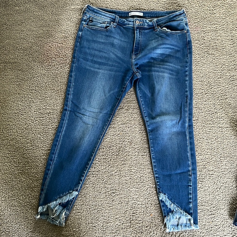 KanCan exclusively for Maurice’s jeans with double frayed hem. Like new! 32